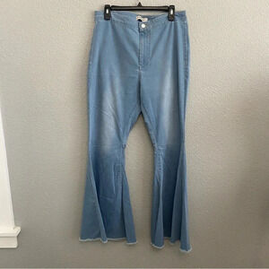 Guess‎ High Rise Flare Jeans Size 31